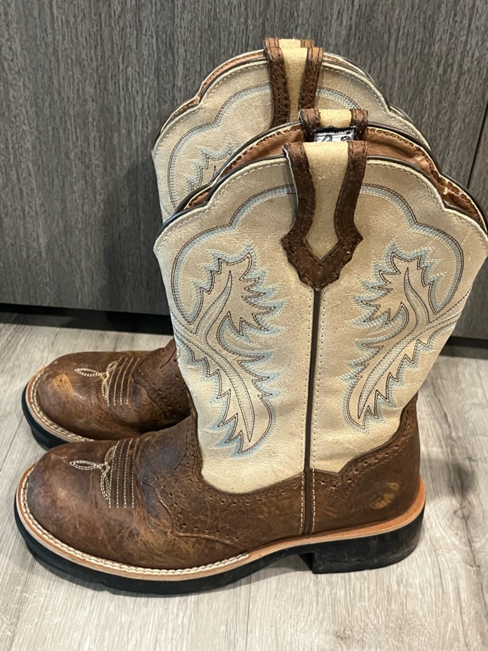 Ariat Brown and Cream Western Heeled Cowboy Boots - Picture 3 of 8